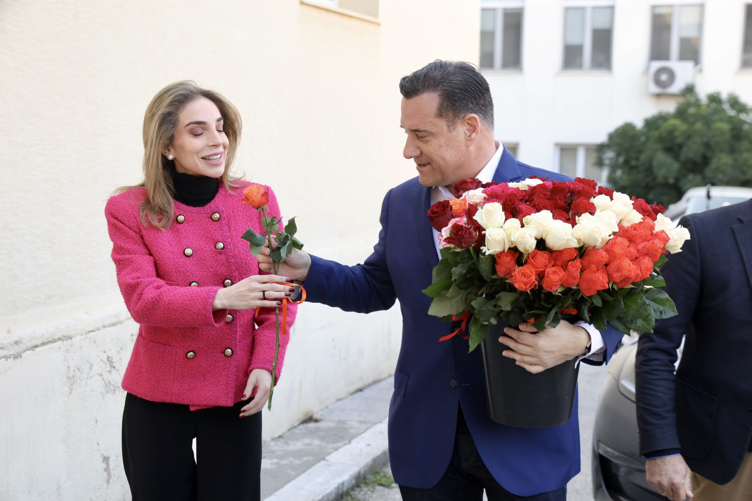 Άδωνις Γεωργιάδης, νοσοκομείο «Ερυθρός Σταυρός», Παγκόσμια Ημέρα της Γυναίκας, Τριαντάφυλλα