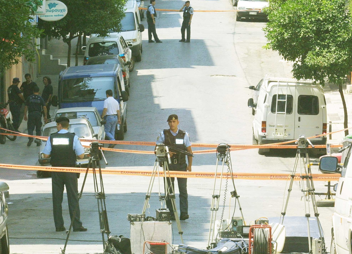 “Το παρασκήνιο της διάλυσης της 17 Νοέμβρη: Ο «κύριος Χ», ο Γιωτόπουλος και η διεθνής συνεργασία που έφερε το τέλος της οργάνωσης”