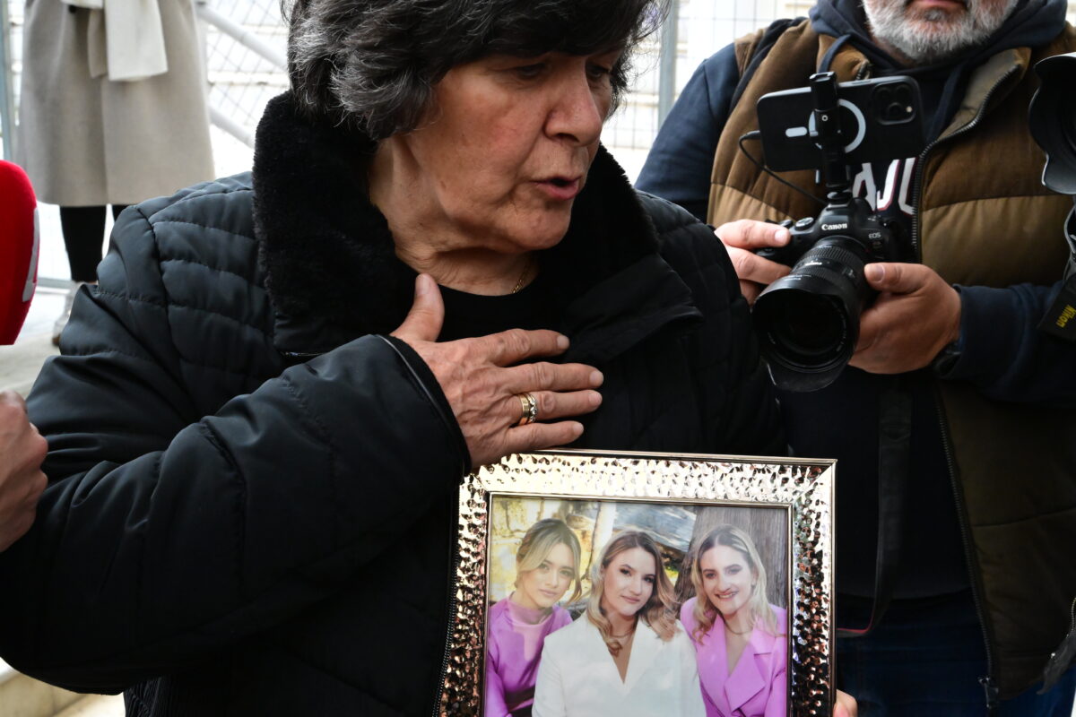 Η γιαγιά των κοριτσιών Πλακιά