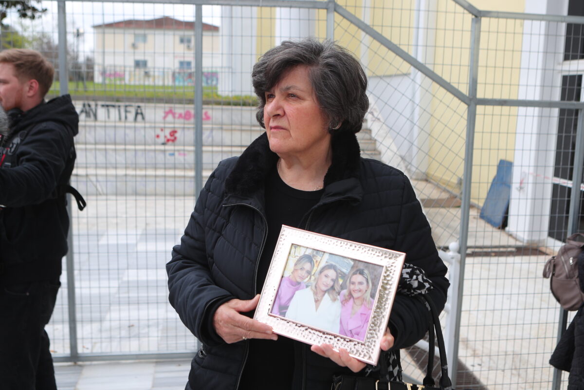 Η γιαγιά των κοριτσιών Πλακιά