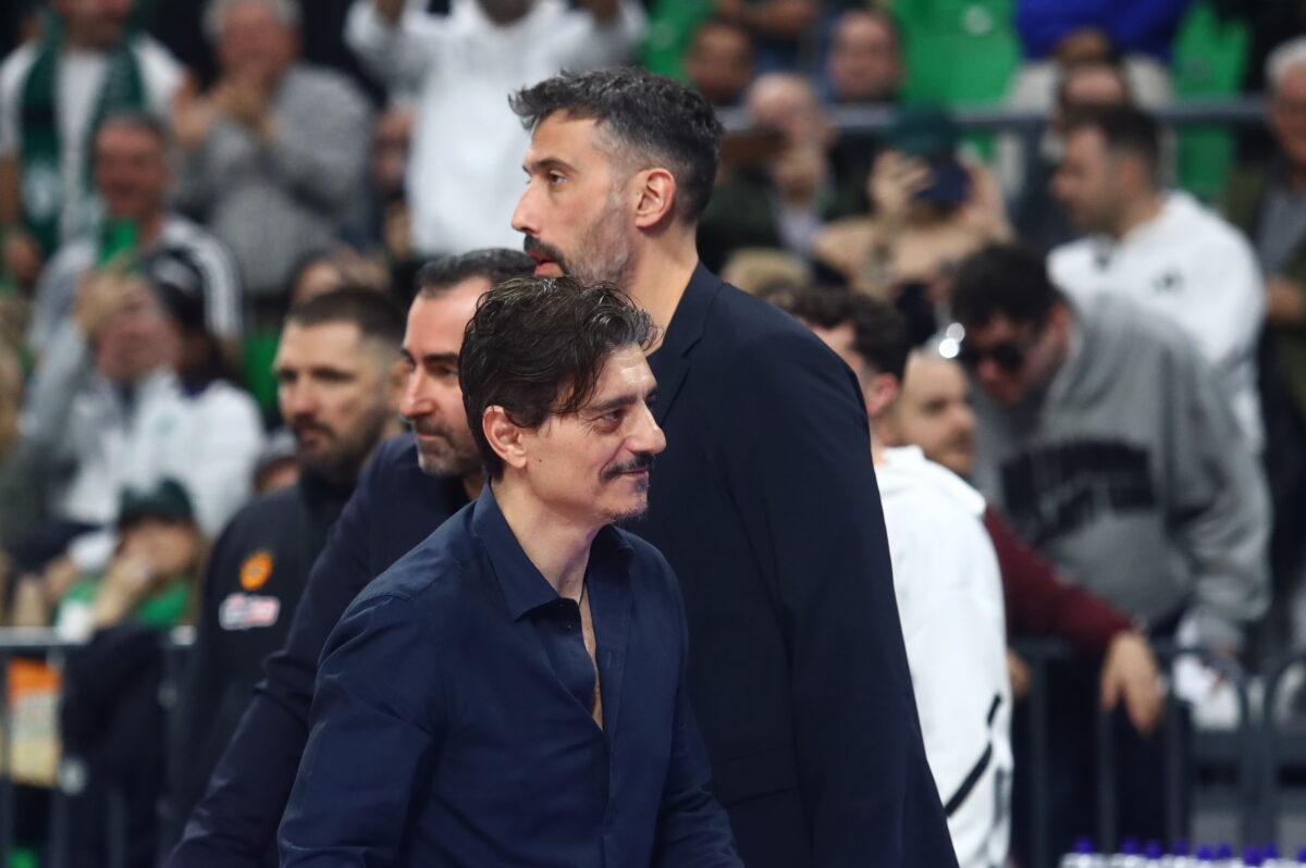 Ο Δημήτρης Γιαννακόπουλος στην προπόνηση του Παναθηναϊκού δύο μέρες μετά την ήττα από τον ΠΑΟΚ