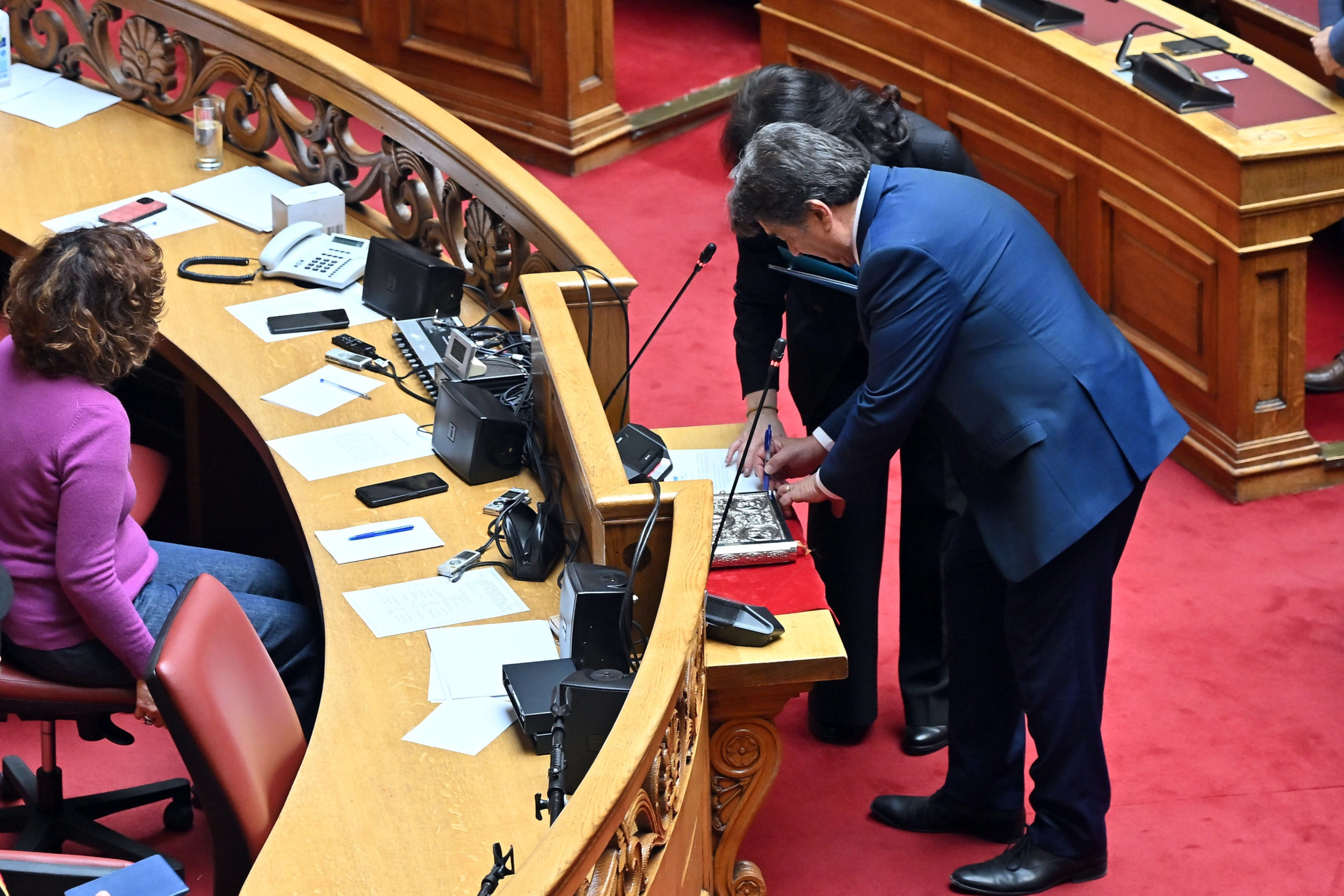 Βουλή: ορκίστηκε βουλευτής ο Βαγγέλης Γιαννακούρας