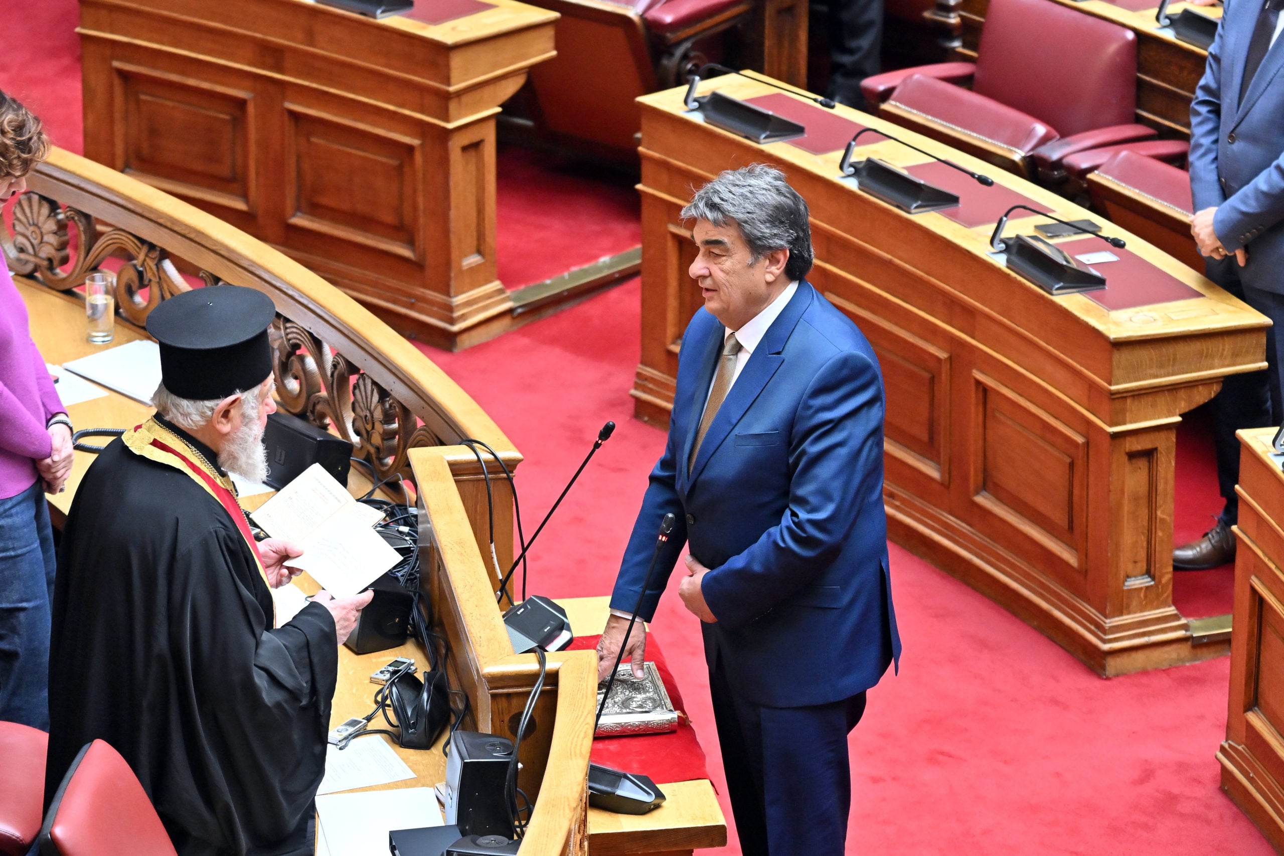 Βουλή: ορκίστηκε βουλευτής ο Βαγγέλης Γιαννακούρας