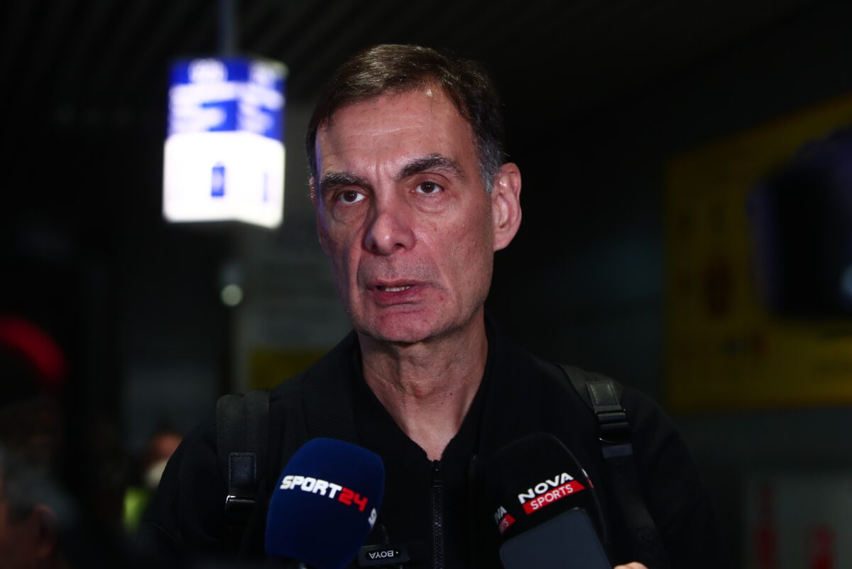 Μπαρτζώκας: «Θα αξιολογούμε καθημερινά αν ο Βεζένκοφ θα αγωνιστεί στη Γαλλία»