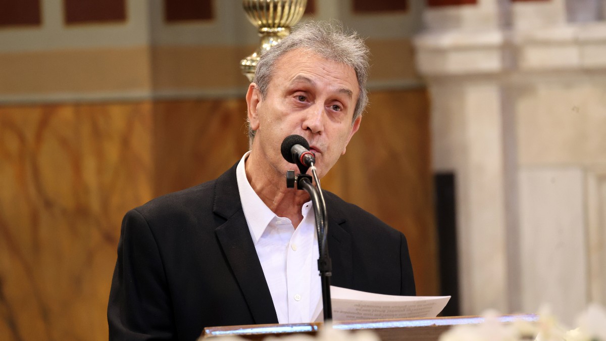 Αποχαιρετισμός Μαρινέλλας: Συγκινεί ο Γιώργος Νταλάρας στον επικήδειο – «Καλό ταξίδι, μάνα» (Βίντεο)