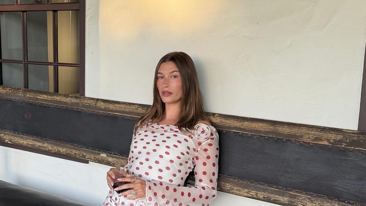 Hailey Bieber: Διαγνώστηκε με διάφραγμα μήτρας – Η γιατρός της την είχε προειδοποιήσει να μην μείνει έγκυος