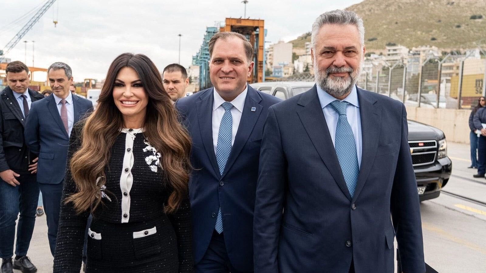 Η Κίμπερλι Γκίλφοϊλ στον Πειραιά – Αμερικανικοί σαρωτές ασφαλείας στο λιμάνι