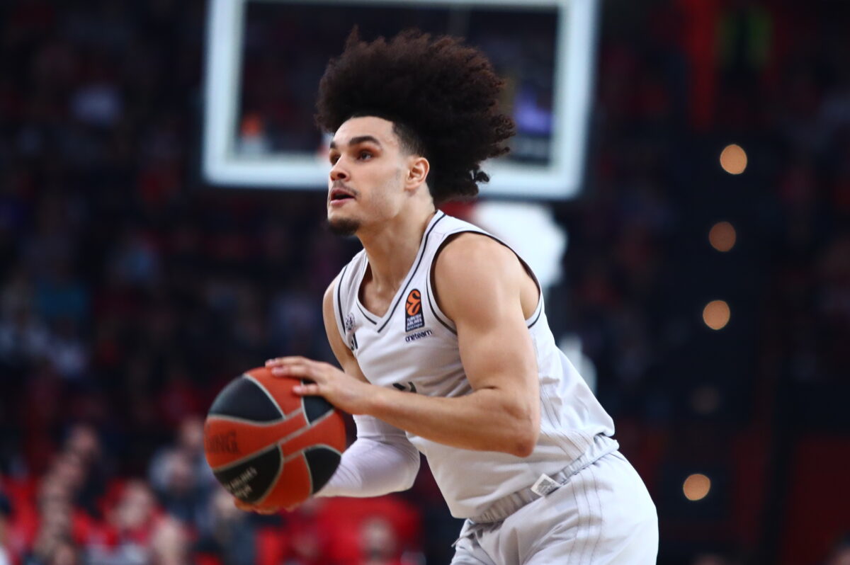 Ο Ιφί κουρεύτηκε και θα αντιμετωπίσει τον Ολυμπιακό στο Παρίσι χωρίς την εμβληματική του αφάνα