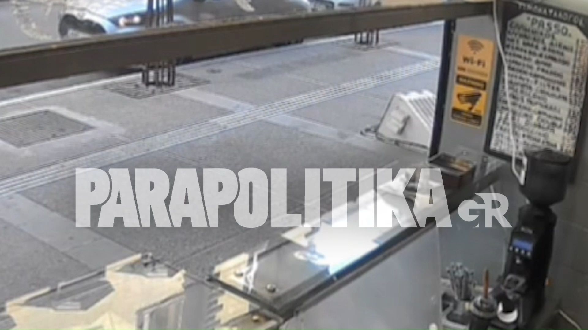 Ηλικιωμένος διέσχιζε πεζοδρόμιο στην Αθήνα και έπεσε σε τρύπα