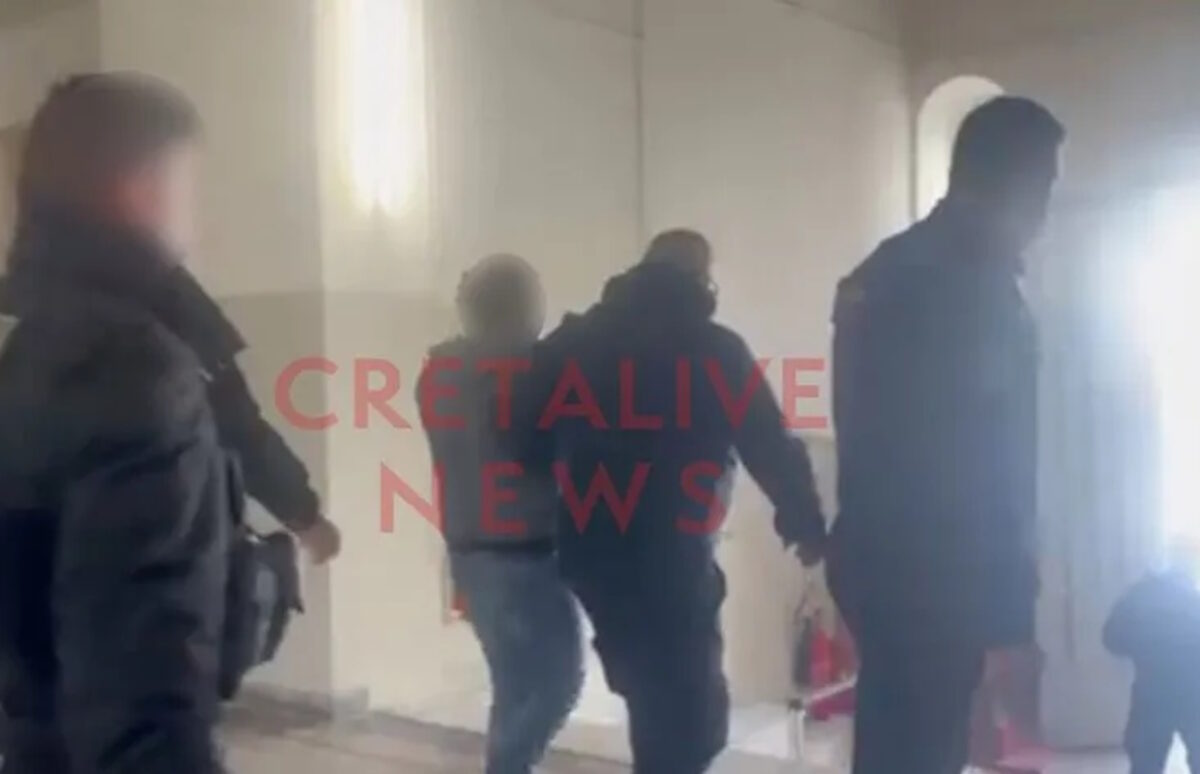 Ηράκλειο: Εξοργισμένοι συγγενείς αποδοκίμασαν τον Γάλλο που παρέσυρε με το αυτοκίνητο την 36χρονη Ράνια