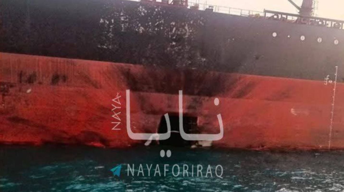 Ιράκ: Καμικάζι σκάφος επιτέθηκε σε πετρελαιοφόρο – Αποτράπηκε πυραυλική επίθεση «σε γειτονική χώρα»