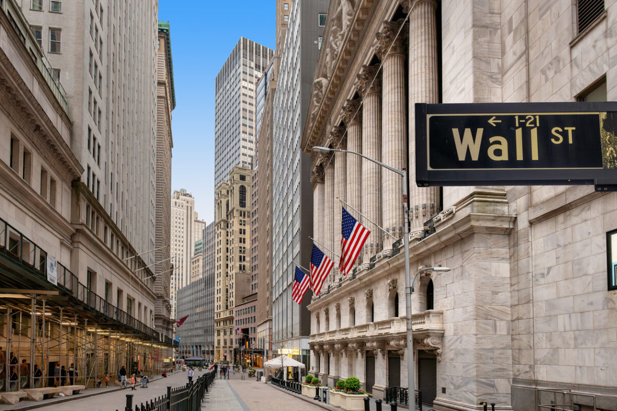 Wall Street: Άνοδος των δεικτών μετά από τρεις εβδομάδες συνεχών απωλειών