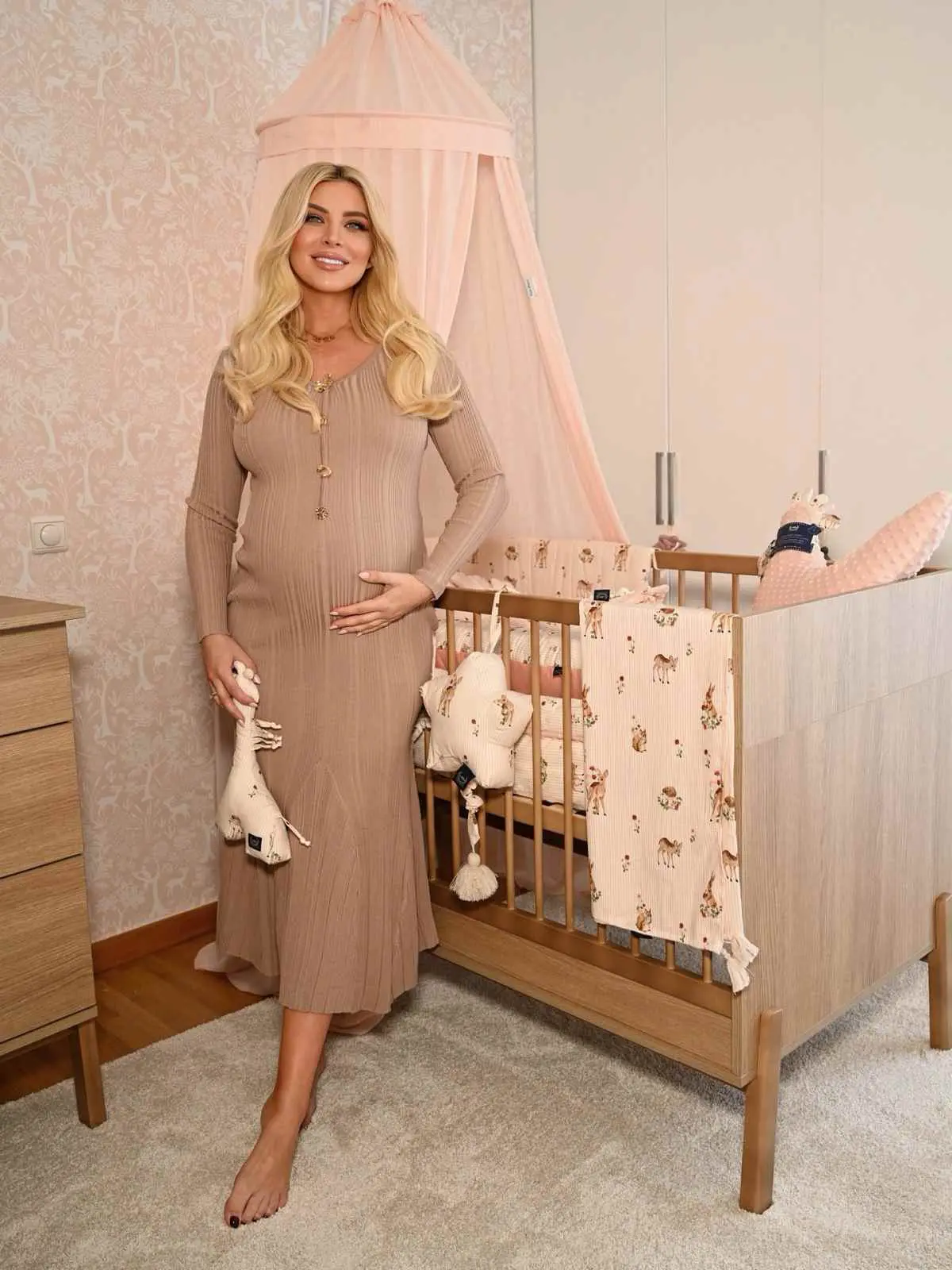 Κατερίνα Καινούργιου: Εντυπωσιακό το δωμάτιο της κόρης της – Δείτε τις νέες φωτογραφίες 8 Η Κατερίνα Καινούργιου στο παιδικό δωμάτιο της κόρης της