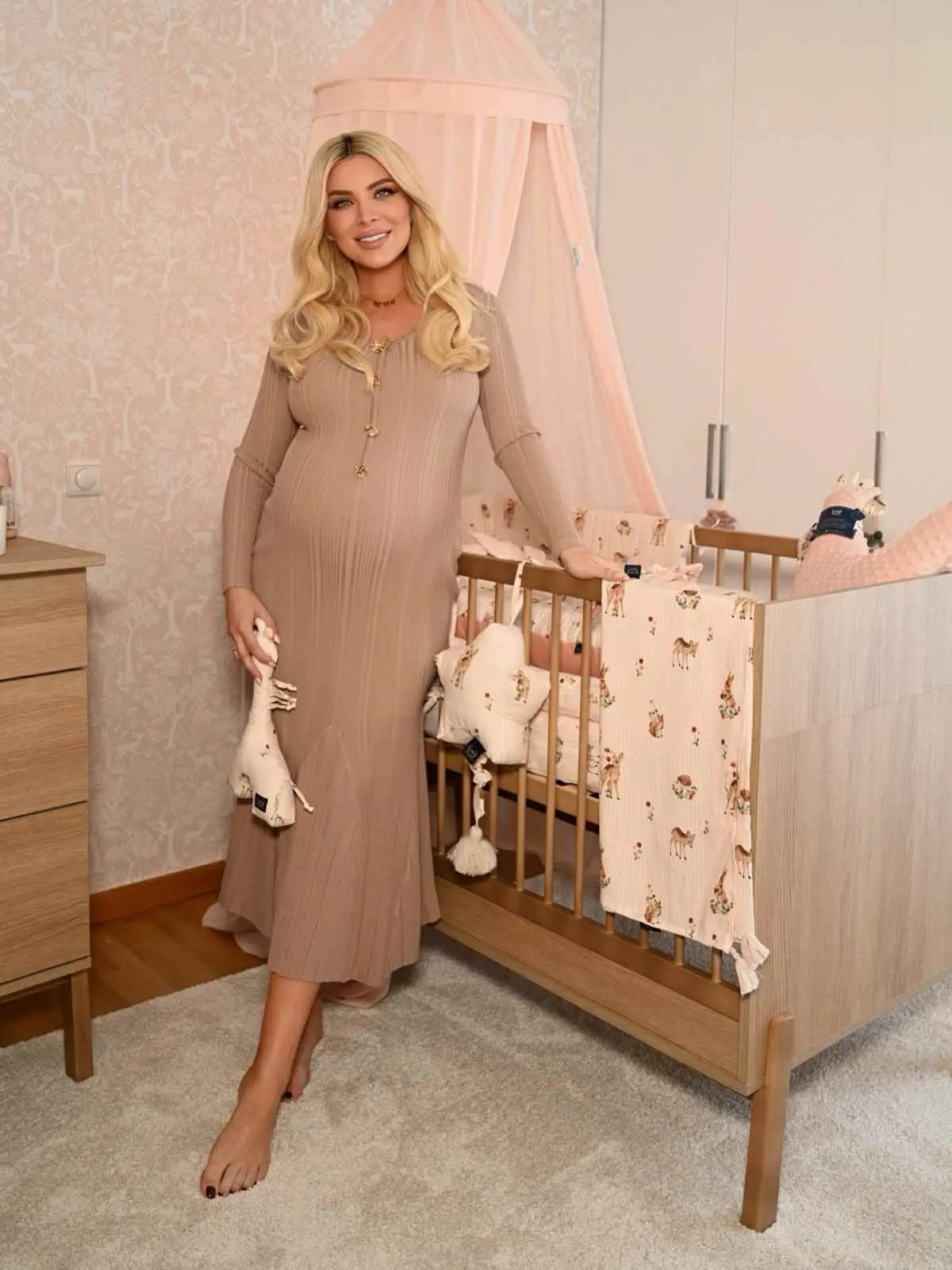 Κατερίνα Καινούργιου: Εντυπωσιακό το δωμάτιο της κόρης της – Δείτε τις νέες φωτογραφίες 7 Η Κατερίνα Καινούργιου στο παιδικό δωμάτιο της κόρης της