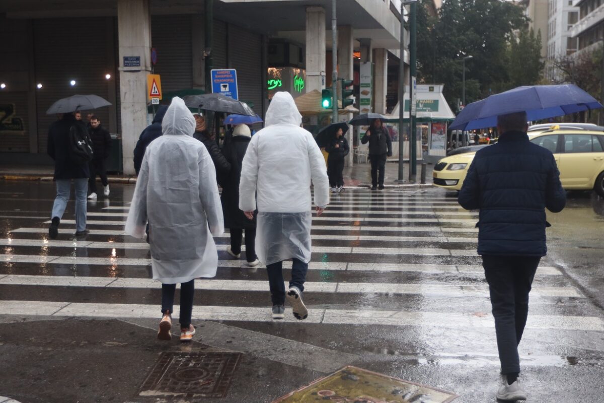 Καιρός σήμερα: Καταιγίδες, δυνατοί άνεμοι και χιονοπτώσεις στα βουνά
