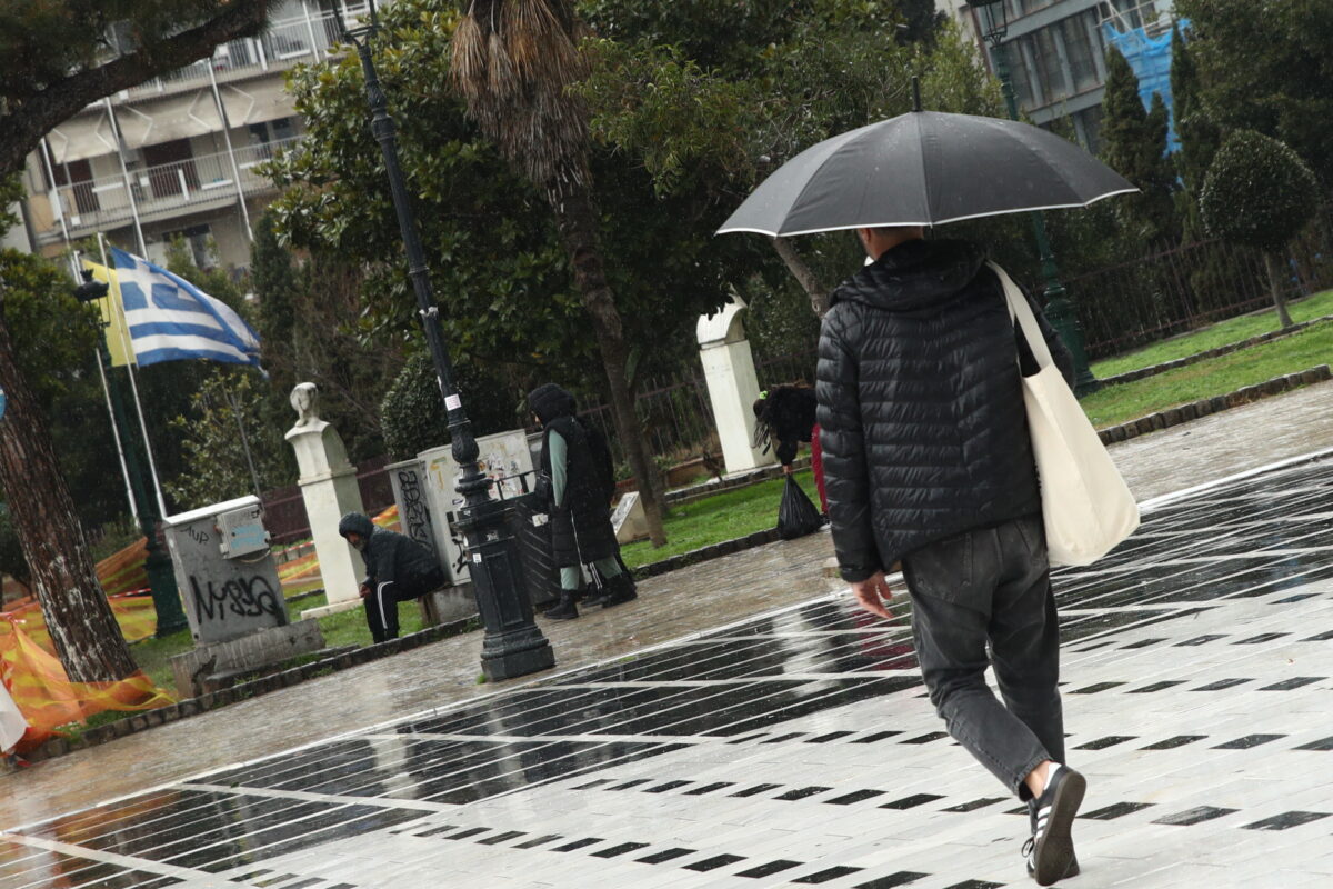 Καιρός αύριο: Καταιγίδες σε Αιγαίο, Εύβοια, Στερεά και Πελοπόννησο – Αραιή συννεφιά αλλού