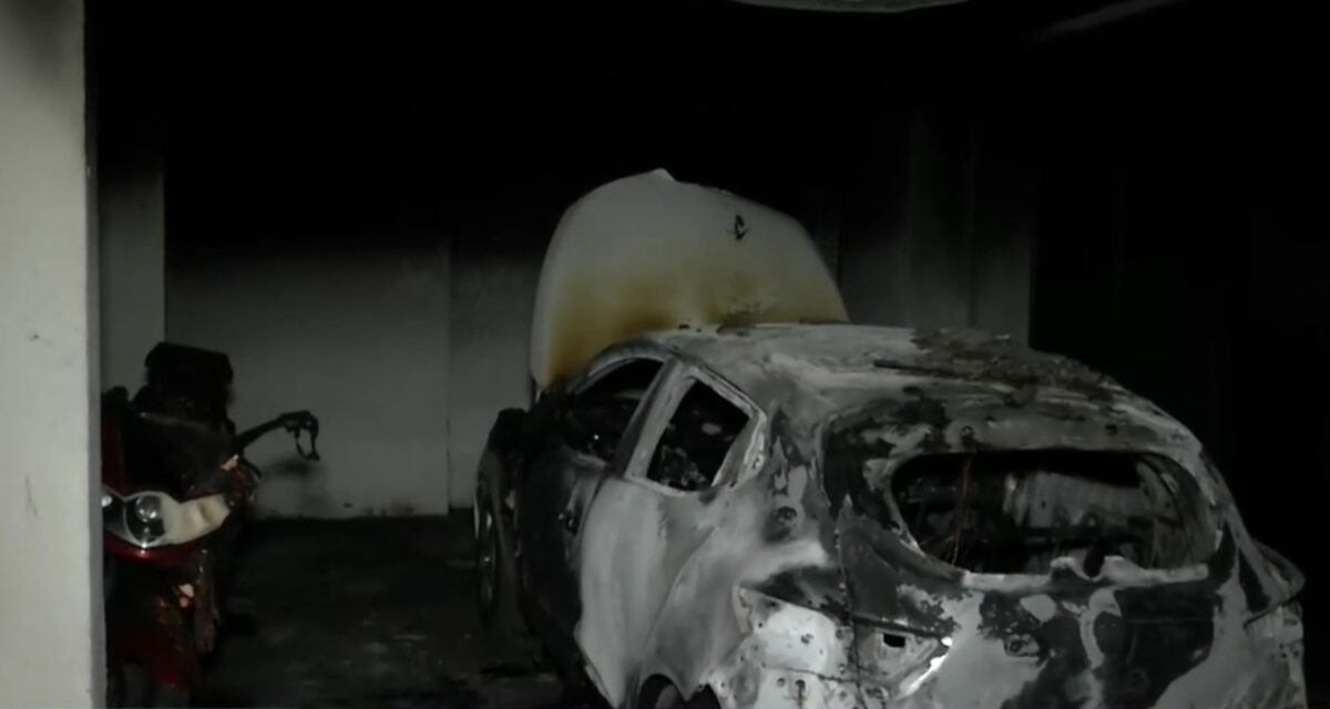 Home 65 Θεσσαλονίκη: Ολοσχερής καταστροφή αυτοκινήτου σε πολυκατοικία, ζημιές και σε δύο μοτοσικλέτες