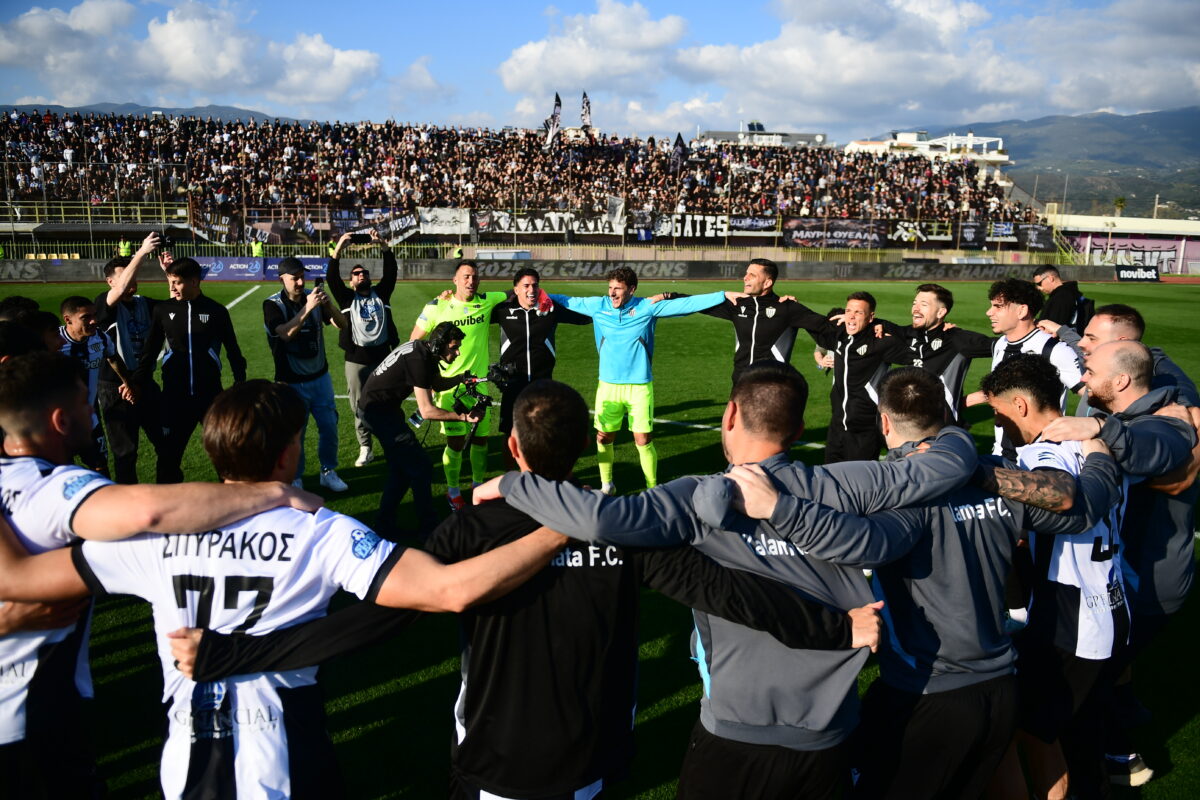 Η Καλαμάτα γιόρτασε την άνοδο στη Super League με θρίαμβο επί του Ολυμπιακού Β’