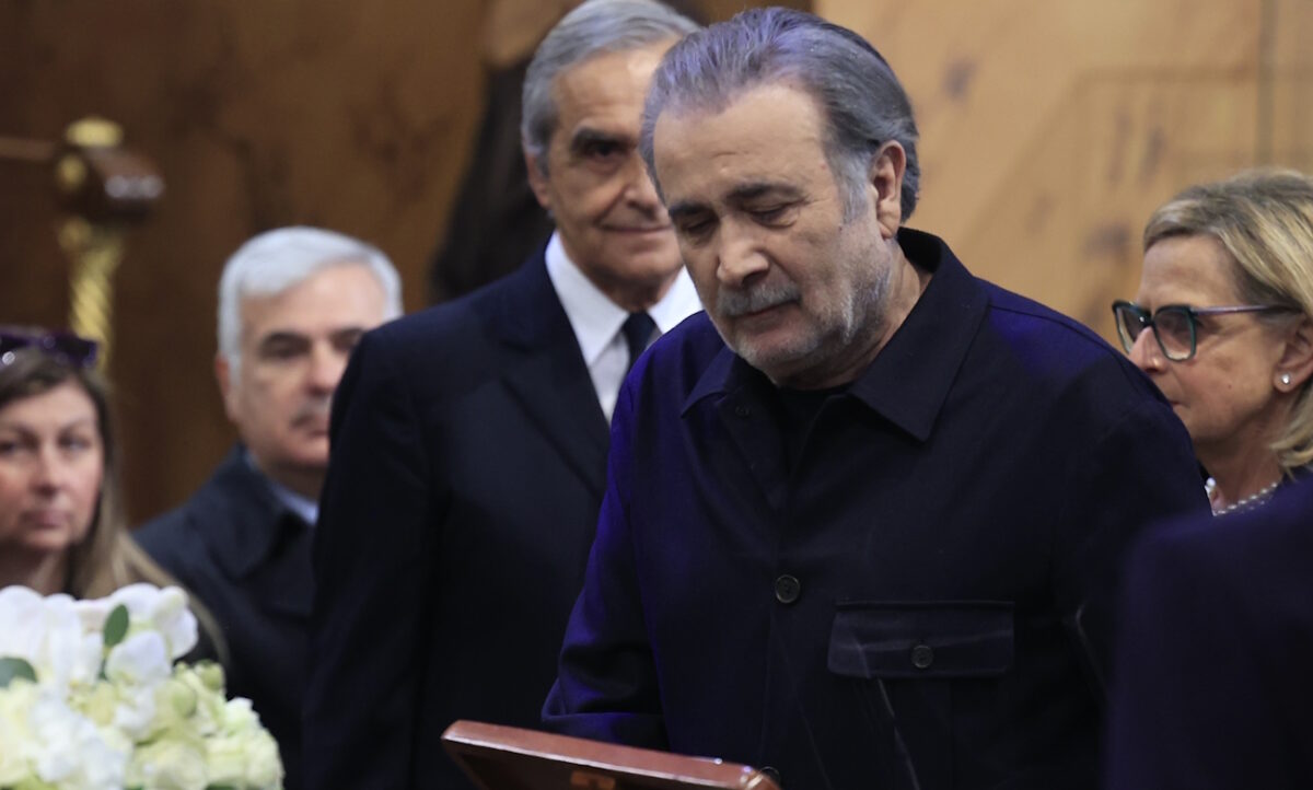 Κηδεία Μαρινέλλας: Με πόνο καρδιάς ο καλλιτεχνικός κόσμος αποχαιρέτησε για πάντα τη σπουδαία ερμηνεύτρια