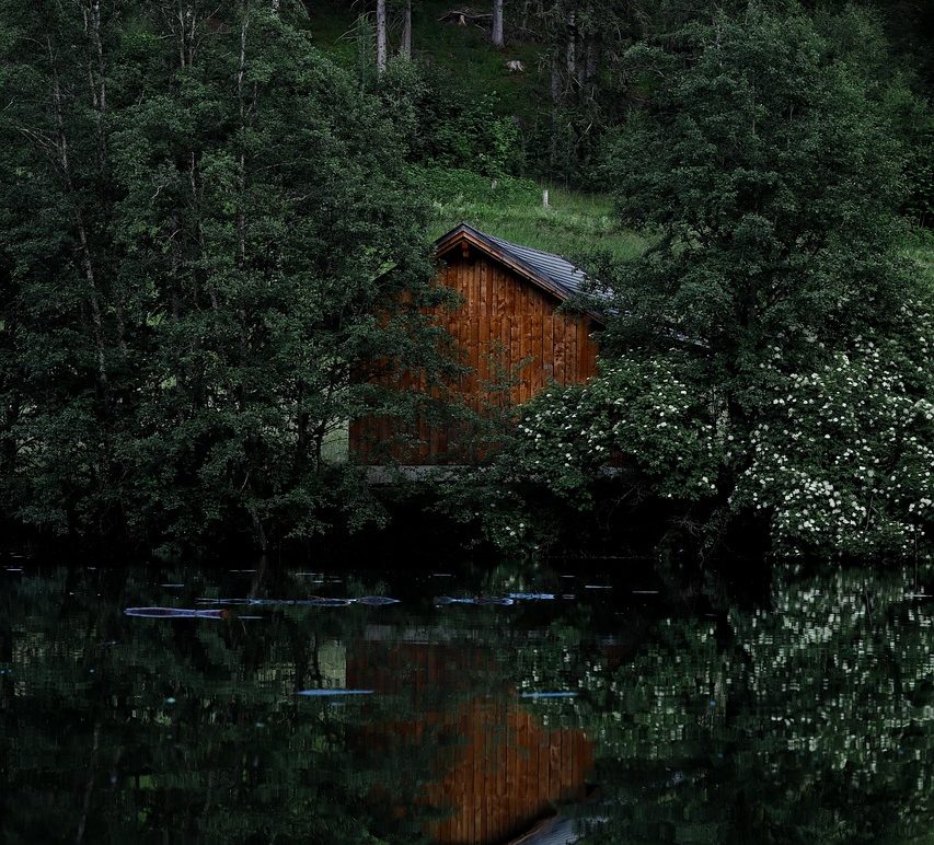 Σε ηλικία 80 ετών ζει χωρίς νερό και ρεύμα: Καταπλήσσει τους πάντες, vid