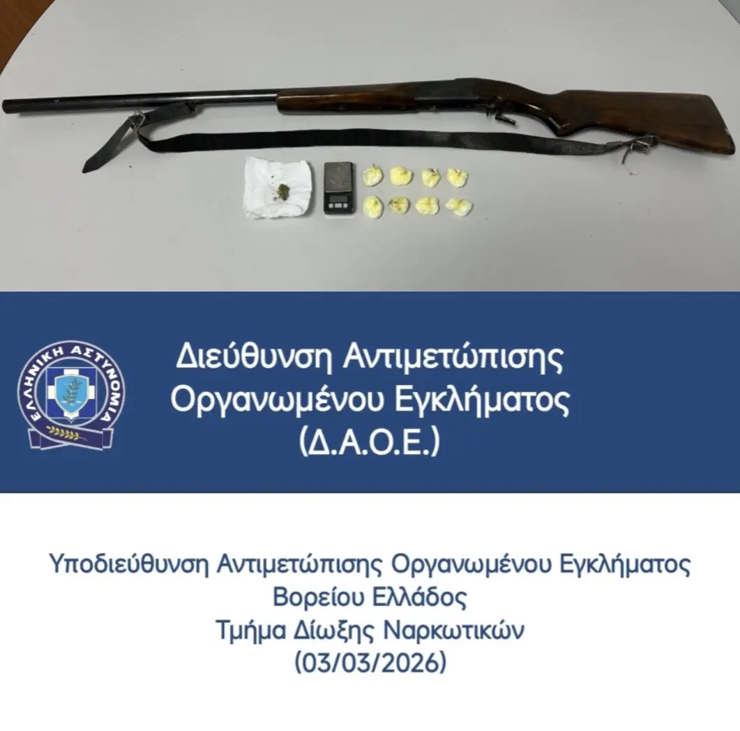 Θεσσαλονίκη: Καραμπίνα και ναρκωτικά εντοπίστηκαν σε οικία στον Δενδροπόταμο, σύλληψη 52χρονου 2 Καραμπίνα στον Δενδροπόταμο Θεσσαλονίκης