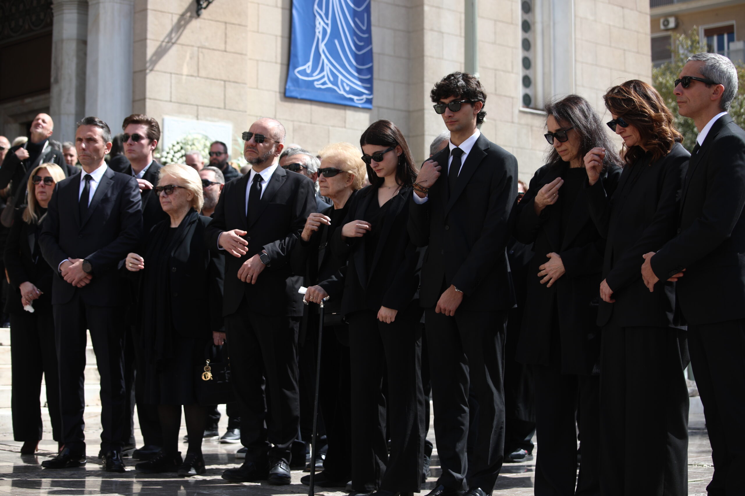 Η Μαρινέλλα στο διηνεκές: Ο συγκινητικός αποχαιρετισμός και το χειροκρότημα της Ελλάδας στη φωνή που ανυψώθηκε πάνω από το Ηρώδειο 31 Η Μαρινέλλα στο διηνεκές: Ο συγκινητικός αποχαιρετισμός και το χειροκρότημα της Ελλάδας στη φωνή που ανυψώθηκε πάνω από το Ηρώδειο