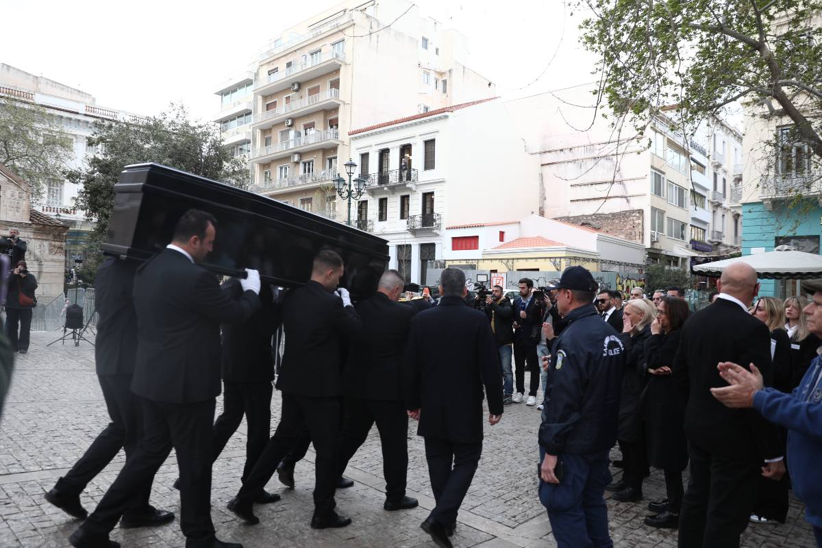 Μαρινέλλα: Ο Γιώργος Λιάγκας ντυμένος στα μαύρα στο Πρωινό προς τιμήν της – «Είναι μια ξεχωριστή μέρα» 23 Κηδεία Μαρινέλλα