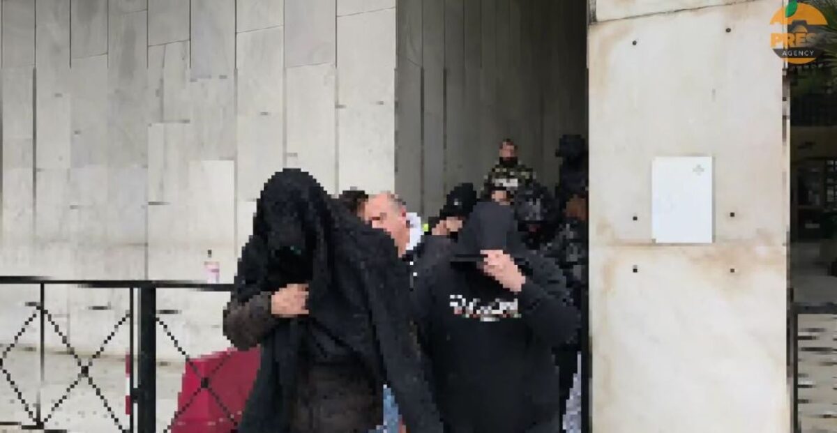 Home 62 Κύκλωμα απάτης στον ΕΦΚΑ: Νέοι διάλογοι «φωτιά» ανάμεσα σε λογιστή και «αχυράνθρωπο» – «Δεν ξέρεις άλλο λαμόγιο;»