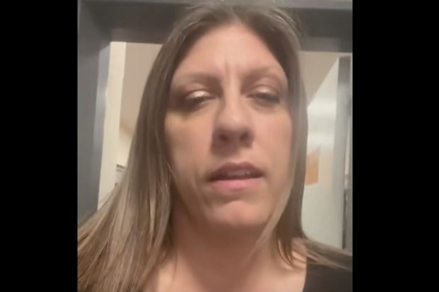 Κωνσταντοπούλου: Το βίντεο που δημοσίευσε από το Δικαστικό Μέγαρο Λάρισας – «Απίστευτα επεισόδια, κατατέθηκαν μηνύσεις από οικογένειες θυμάτων των Τεμπών»