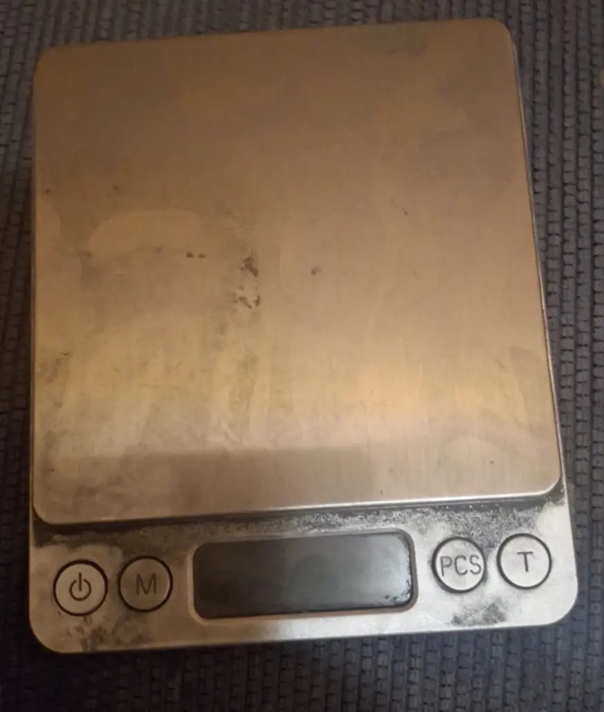 Άγιος Δημήτριος: Ανήλικος μετέτρεψε το παιδικό δωμάτιο σε εργαστήριο εκρηκτικών – Ανακαλύφθηκαν πάνω από 6.500 κροτίδες