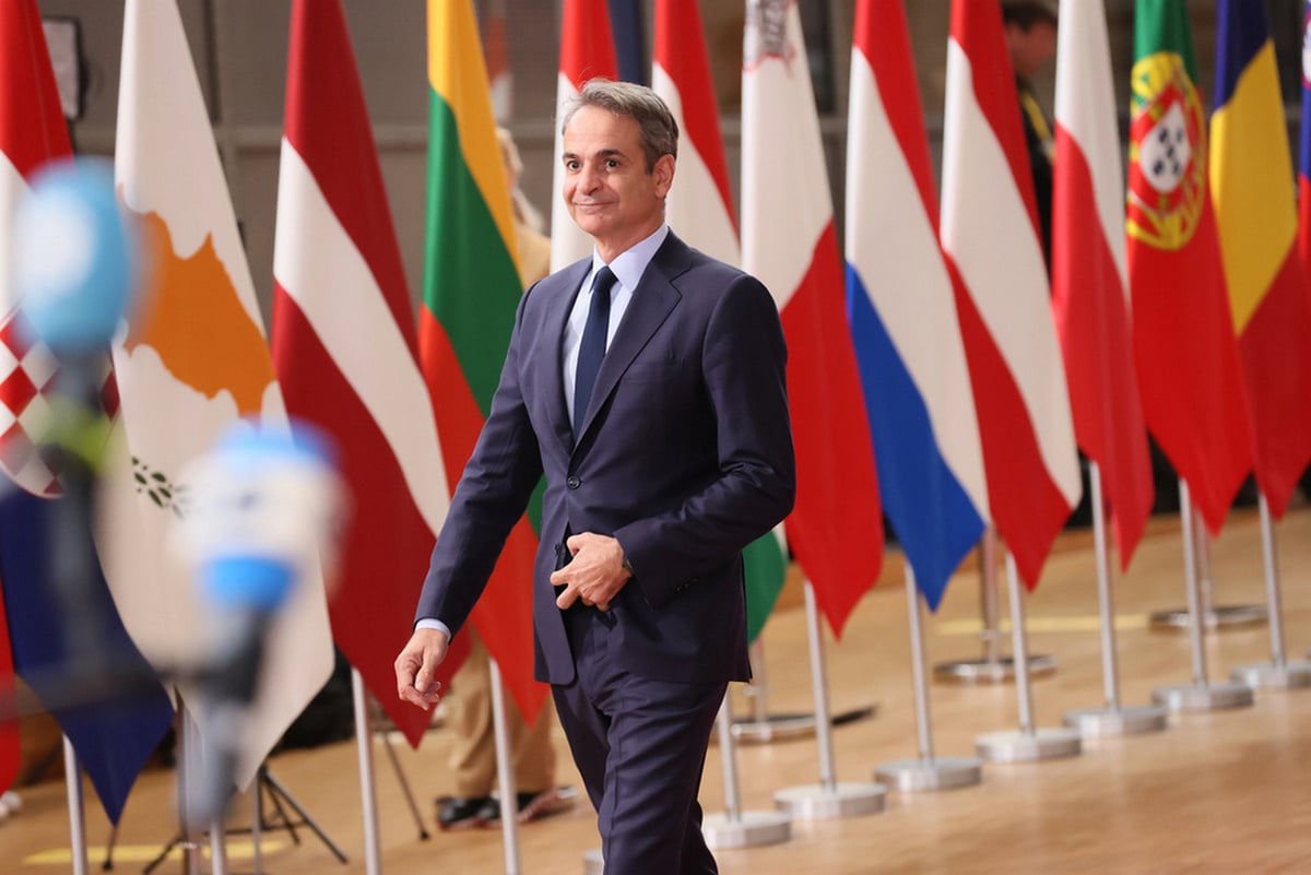 Αποχαιρετισμός Μαρινέλλας: Συγκινεί ο Γιώργος Νταλάρας στον επικήδειο – «Καλό ταξίδι, μάνα» (Βίντεο) 20 Κηδεία Μαρινέλλας: Καθηλώνει ο Γιώργος Νταλάρας στον επικήδειο - «Καλό ταξίδι, μάνα» (Βίντεο)