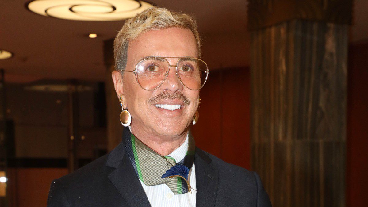 Λάκης Γαβαλάς: «Μιλούν για κακοποίηση… Πόσες φορές οι γυναίκες προκαλούν τους άνδρες χορεύοντας ημίγυμνες;»