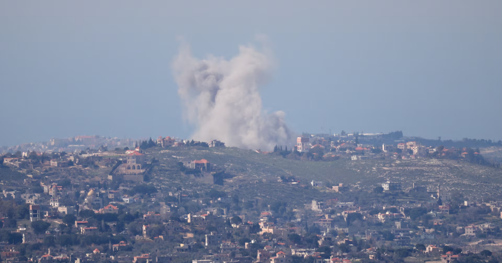 Λίβανος: Το Ισραήλ πλήττει στόχους της Χεζμπολάχ και διατάζει εκκένωση – 250 επιθέσεις σε τρεις ημέρες, 100 μέσα σε 24 ώρες