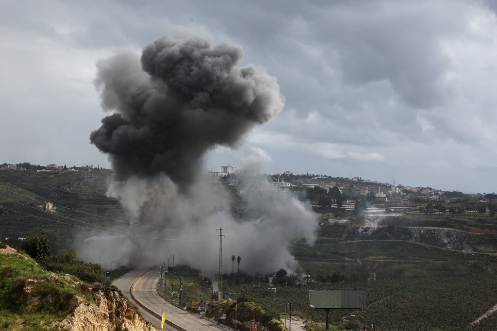 Η στιγμή που ο στρατός του Ισραήλ χτυπά γέφυρα στο Λίβανο – ΒΙΝΤΕΟ 3 Η στιγμή που ο στρατός του Ισραήλ χτυπά γέφυρα στο Λίβανο – ΒΙΝΤΕΟ