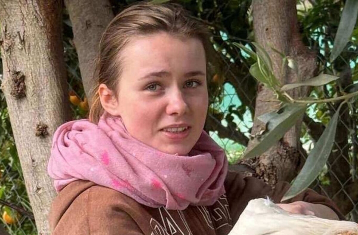 Χωρίς την 16χρονη Λόρα επέστρεψε στην Ελλάδα ο πατέρας της – Το κορίτσι δεν θέλει να τον συναντήσει ούτε παρουσία κοινωνικού λειτουργού