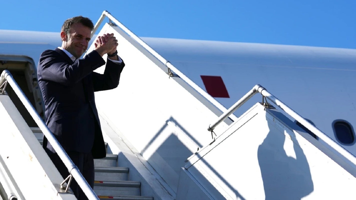 Κρήτη: Στην 115 Πτέρυγα Μάχης ο Εμανουέλ Μακρόν – Υποδοχή από τον Νίκο Δένδια