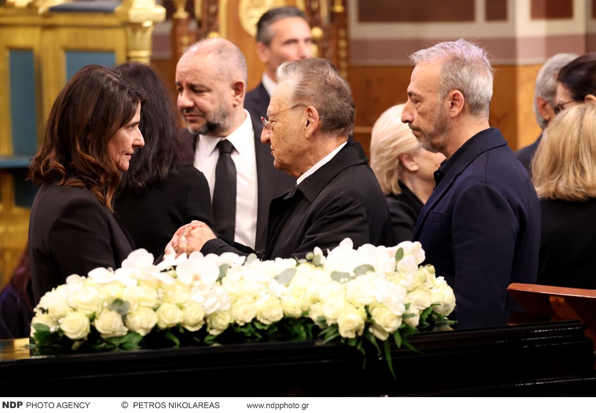 Αποχαιρετισμός Μαρινέλλας: Συγκινεί ο Γιώργος Νταλάρας στον επικήδειο – «Καλό ταξίδι, μάνα» (Βίντεο) 28 Μαρινέλλα