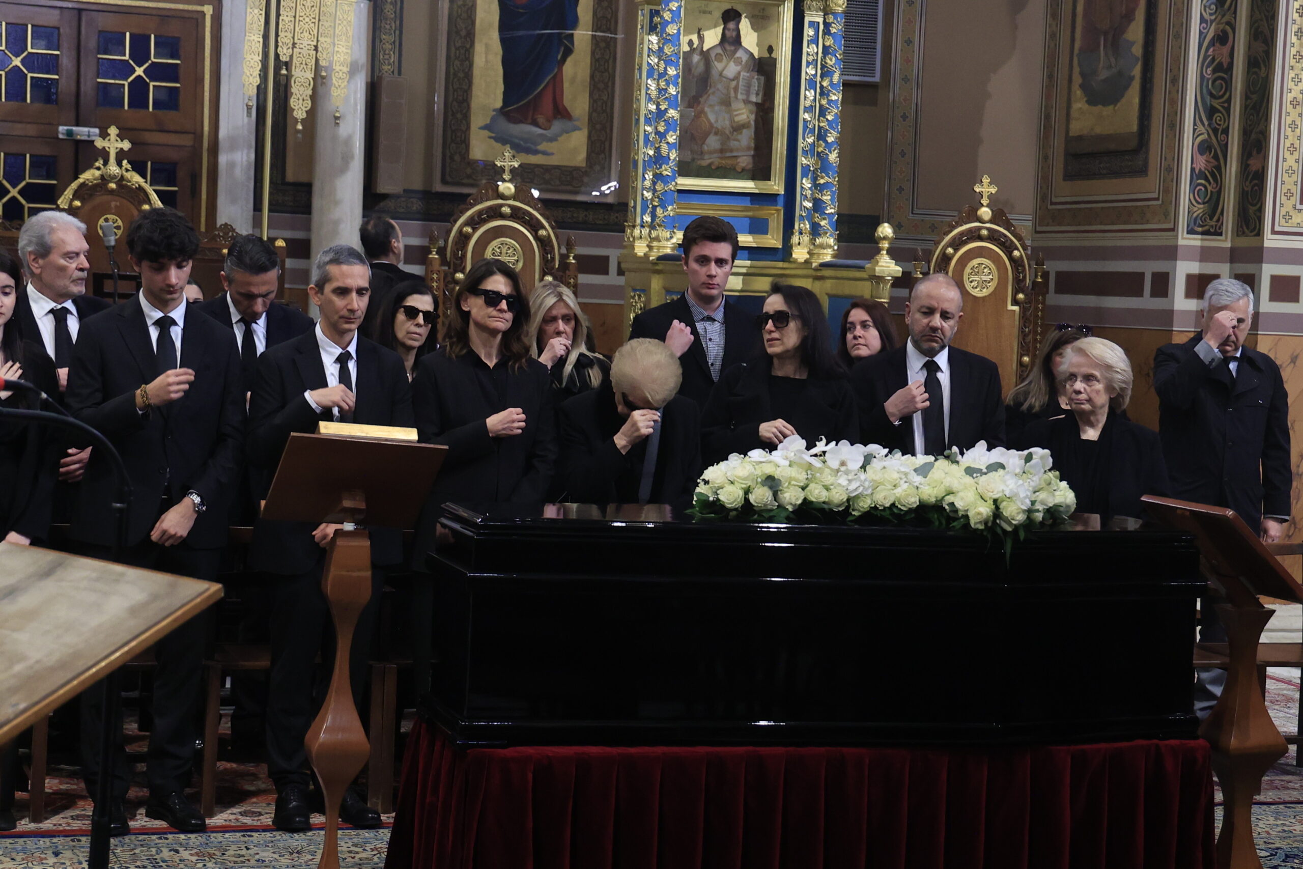 Αποχαιρετισμός Μαρινέλλας: Θλιμμένη η οικογένεια στο «ύστατο αντίο» 13 Κηδεία Μαρινέλλα