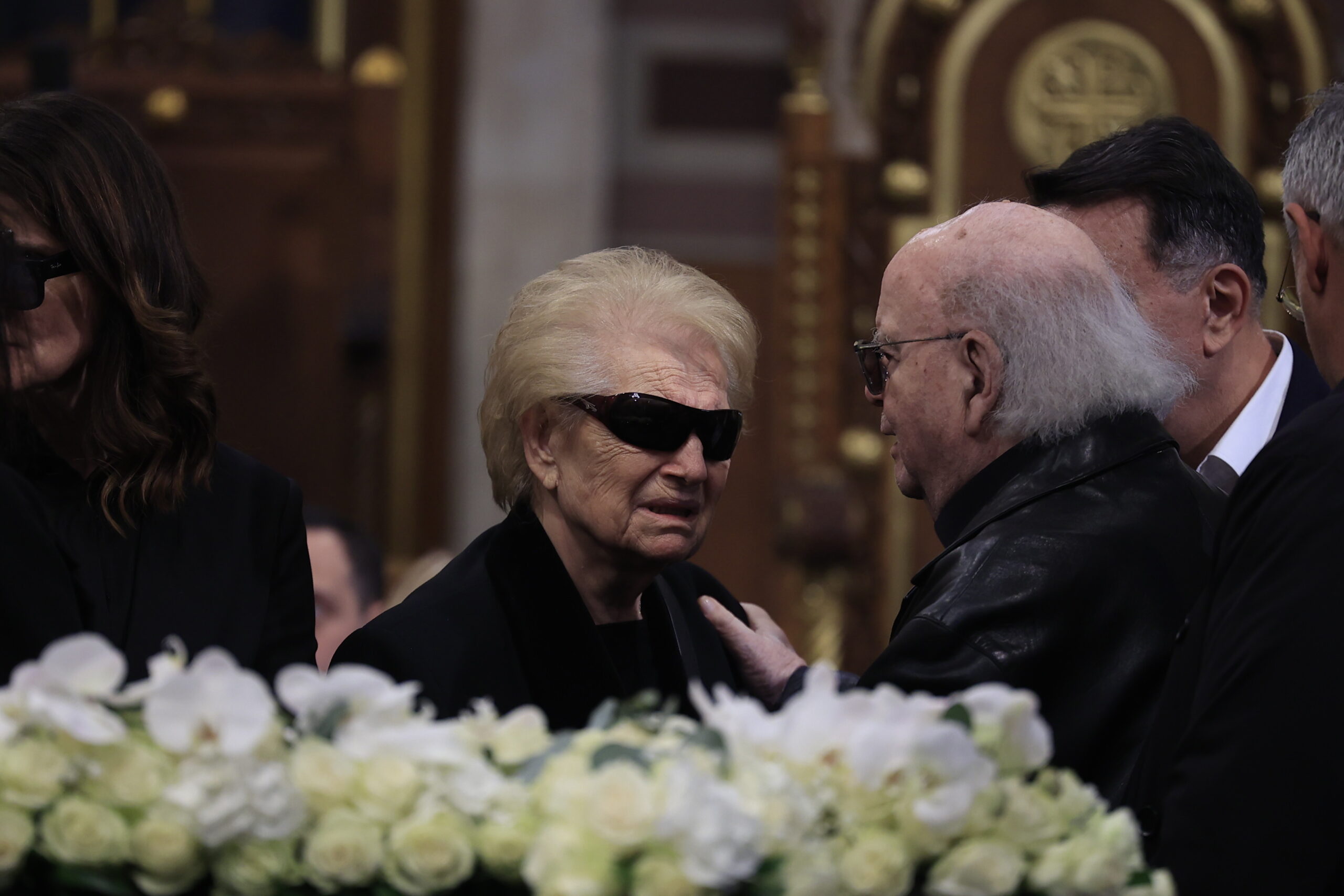 Αποχαιρετισμός Μαρινέλλας: Θλιμμένη η οικογένεια στο «ύστατο αντίο» 12 Κηδεία Μαρινέλλα