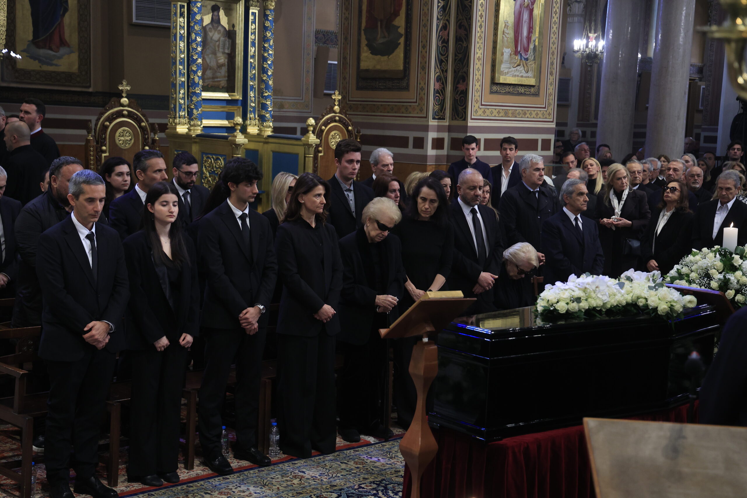 Αποχαιρετισμός Μαρινέλλας: Θλιμμένη η οικογένεια στο «ύστατο αντίο» 10 Κηδεία Μαρινέλλα