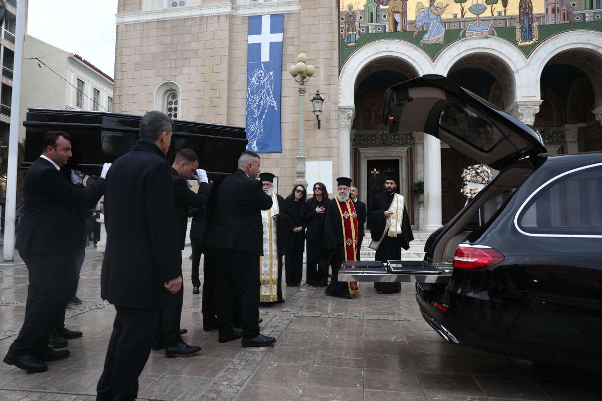 Μαρινέλλα: Ο Γιώργος Λιάγκας ντυμένος στα μαύρα στο Πρωινό προς τιμήν της – «Είναι μια ξεχωριστή μέρα» 19 Μαρινέλλα φέρετρο