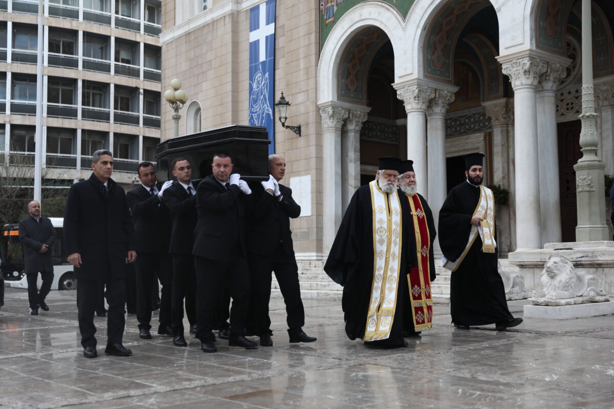 Home 62 Αποχαιρετισμός Μαρινέλλας: Στη Μητρόπολη η σορός της θρυλικής τραγουδίστριας – Πλήθος κόσμου στο λαϊκό προσκύνημα