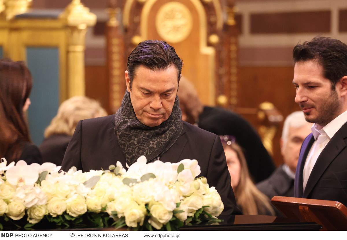 Αποχαιρετισμός Μαρινέλλας: Συγκινεί ο Γιώργος Νταλάρας στον επικήδειο – «Καλό ταξίδι, μάνα» (Βίντεο) 32 Μάριος Φραγκούλης