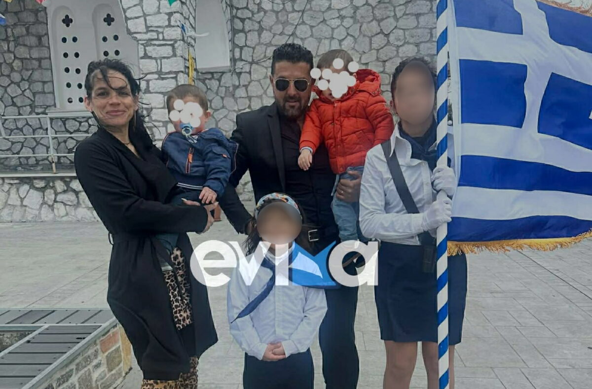 Παρέλαση 25ης Μαρτίου: Μητέρα λύγισε βλέποντας την κόρη της να κρατά την σημαία