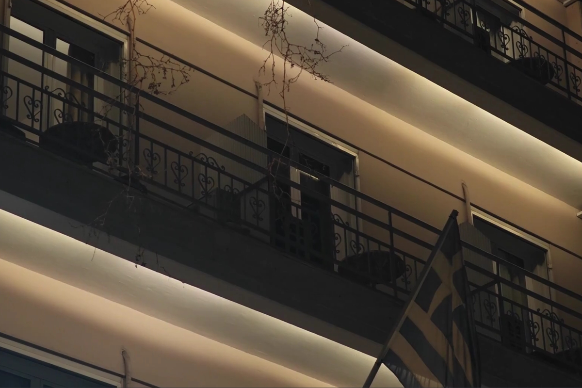 Ομόνοια: Σήμερα φτάνουν στην Ελλάδα οι γονείς του 15χρονου Γάλλου που έπεσε από μπαλκόνι και σκοτώθηκε – Τα σενάρια που εξετάζει η αστυνομία