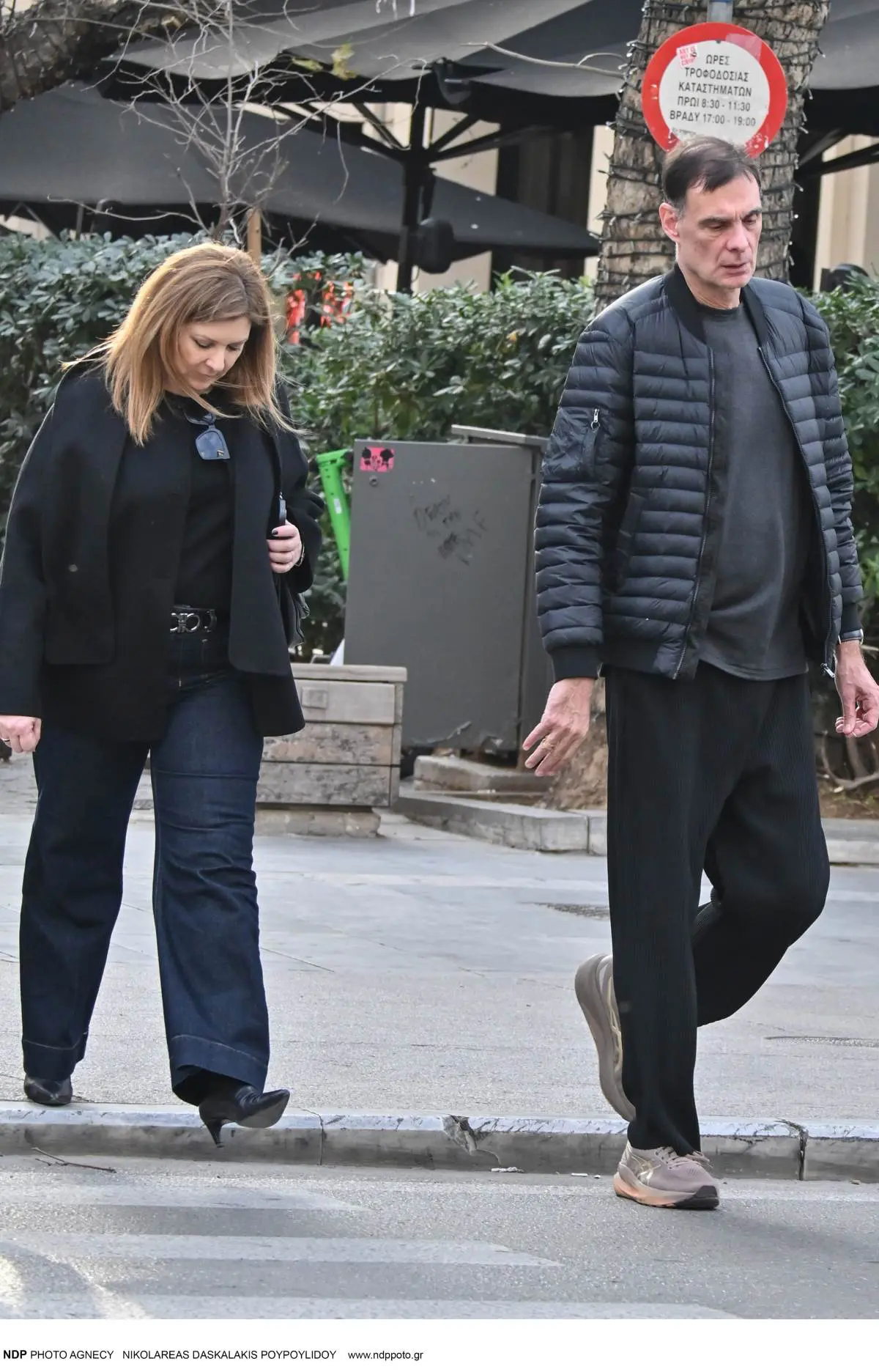 Γιώργος Μπαρτζώκας: Γνωρίστε τη σύζυγό του σε μια σπάνια εμφάνιση στην καρδιά της Αθήνας (Φωτογραφίες) 7 Γιώργος Μπαρτζώκας σύζυγος