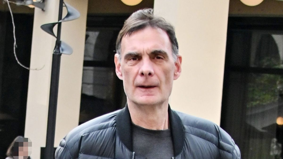 Γιώργος Μπαρτζώκας: Γνωρίστε τη σύζυγό του σε μια σπάνια εμφάνιση στην καρδιά της Αθήνας (Φωτογραφίες)