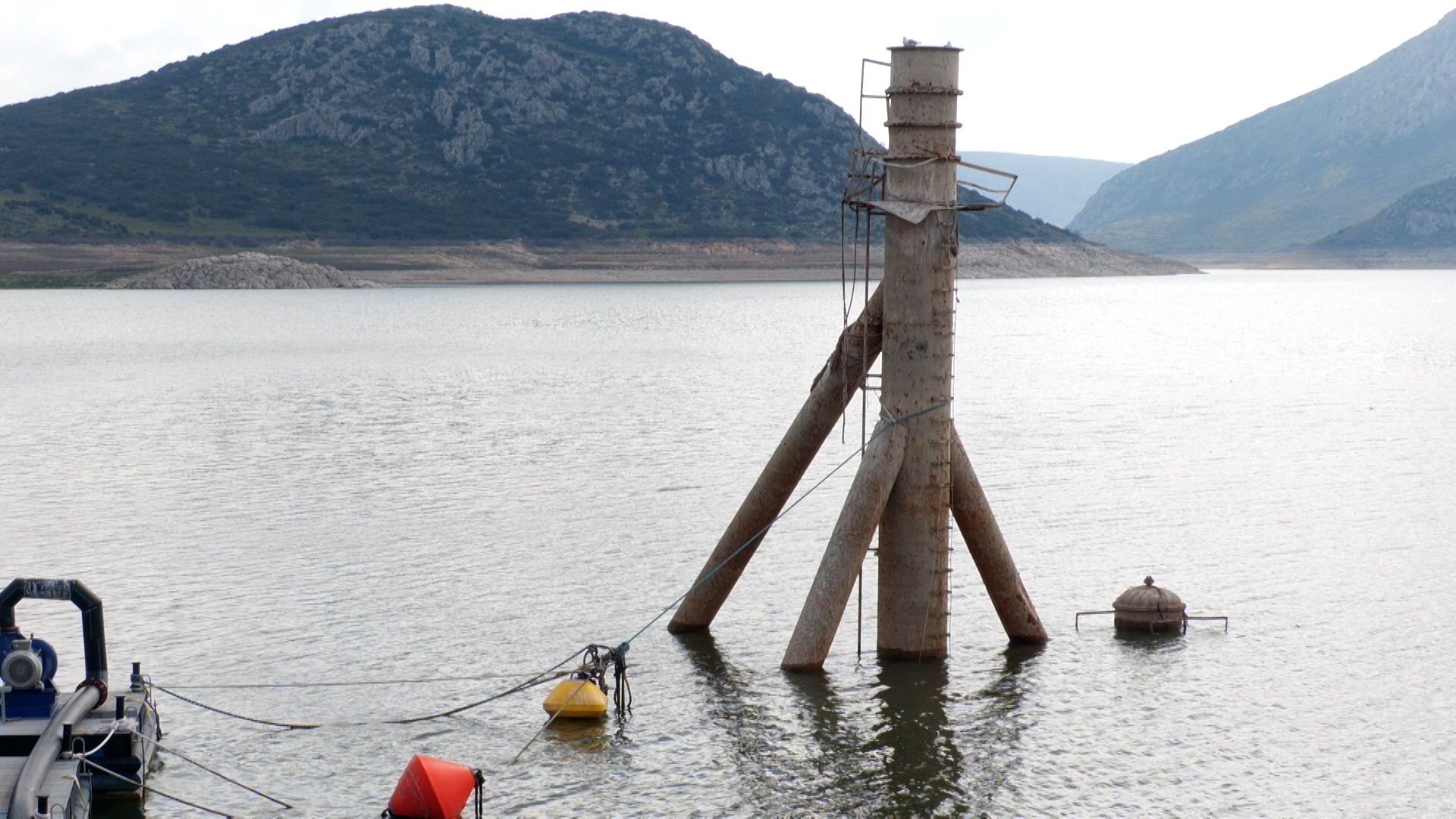 Μπλόκο αγροτών στο αντλιοστάσιο της ΕΥΔΑΠ. Ο στραγγαλισμός της Υλίκης καταστρέφει τον κάμπο