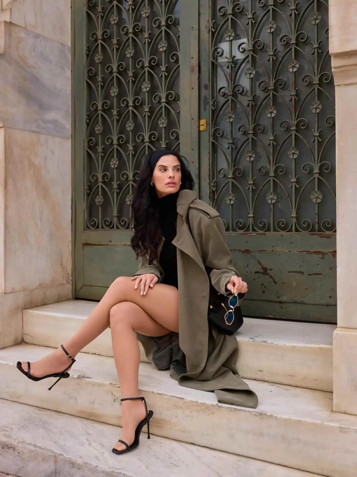 Χριστίνα Μπόμπα: Εκθαμβωτική νέα φωτογράφιση με μίνι που μαγεύει 11 Χριστίνα Μπόμπα