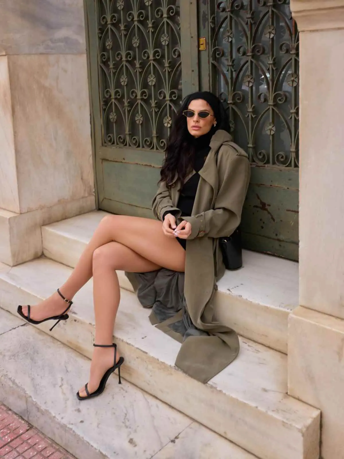 Χριστίνα Μπόμπα: Εκθαμβωτική νέα φωτογράφιση με μίνι που μαγεύει 8 Χριστίνα Μπόμπα